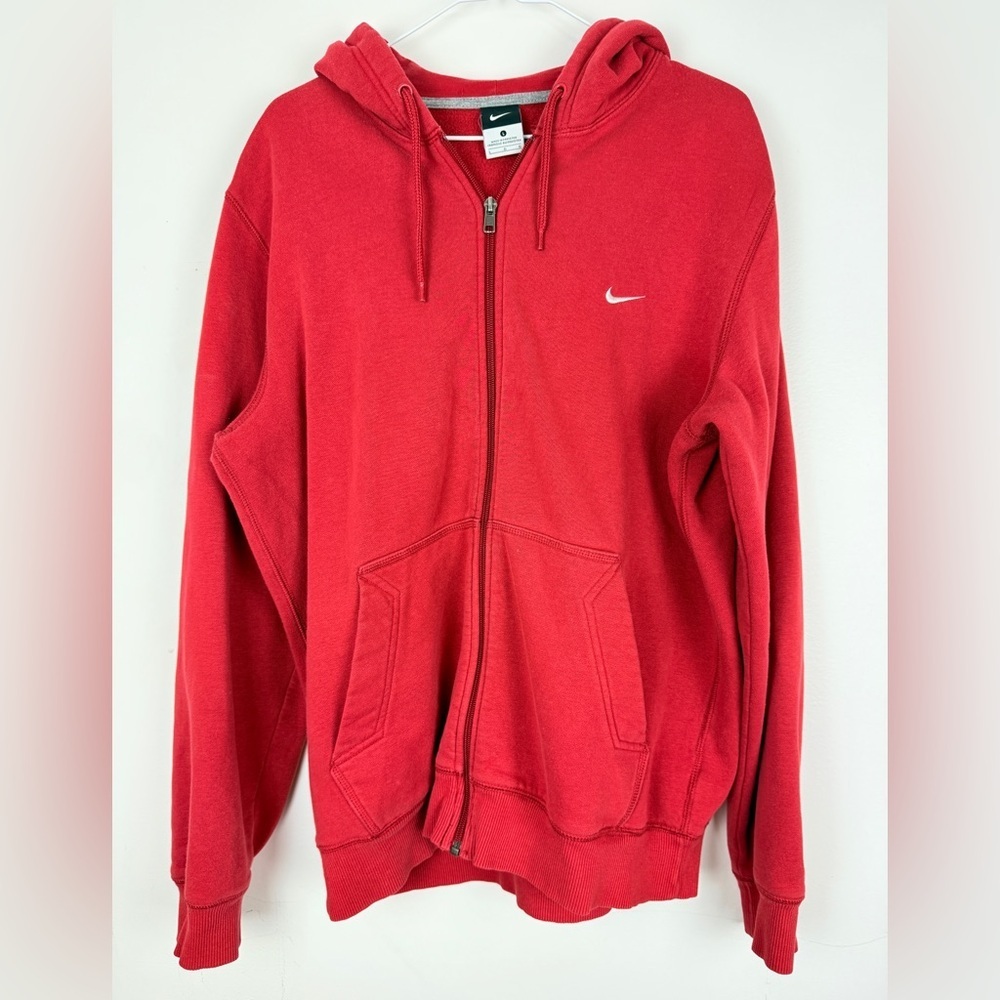 Nike Red Zip-Up Hoodie Classic Fleece Sweatshirt Streetwear Sporty Vibes